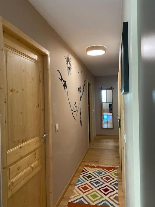 מורזין Gorgeous 2 Bedroom, 2 Full Bath, Ski In Apartment! Winner Of 2025 And 2024 Traveller Award! מראה חיצוני תמונה