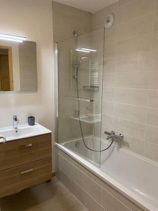 מורזין Gorgeous 2 Bedroom, 2 Full Bath, Ski In Apartment! Winner Of 2025 And 2024 Traveller Award! מראה חיצוני תמונה